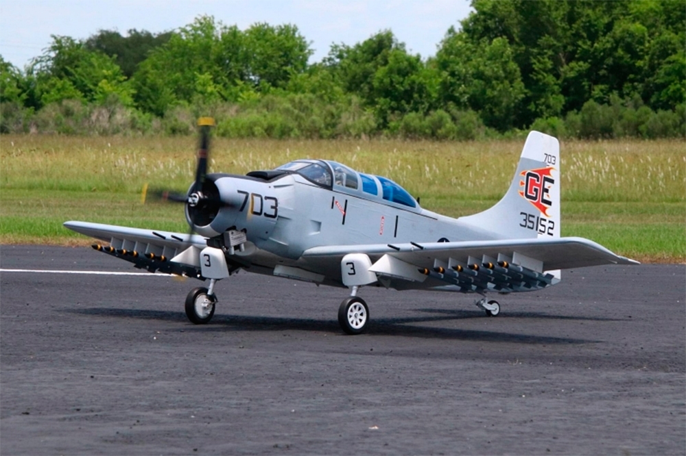 Double Seat AD-5/A-1E Skyraider 35-60cc Cinza s/ Retratil ARF SEA_LH369Grey